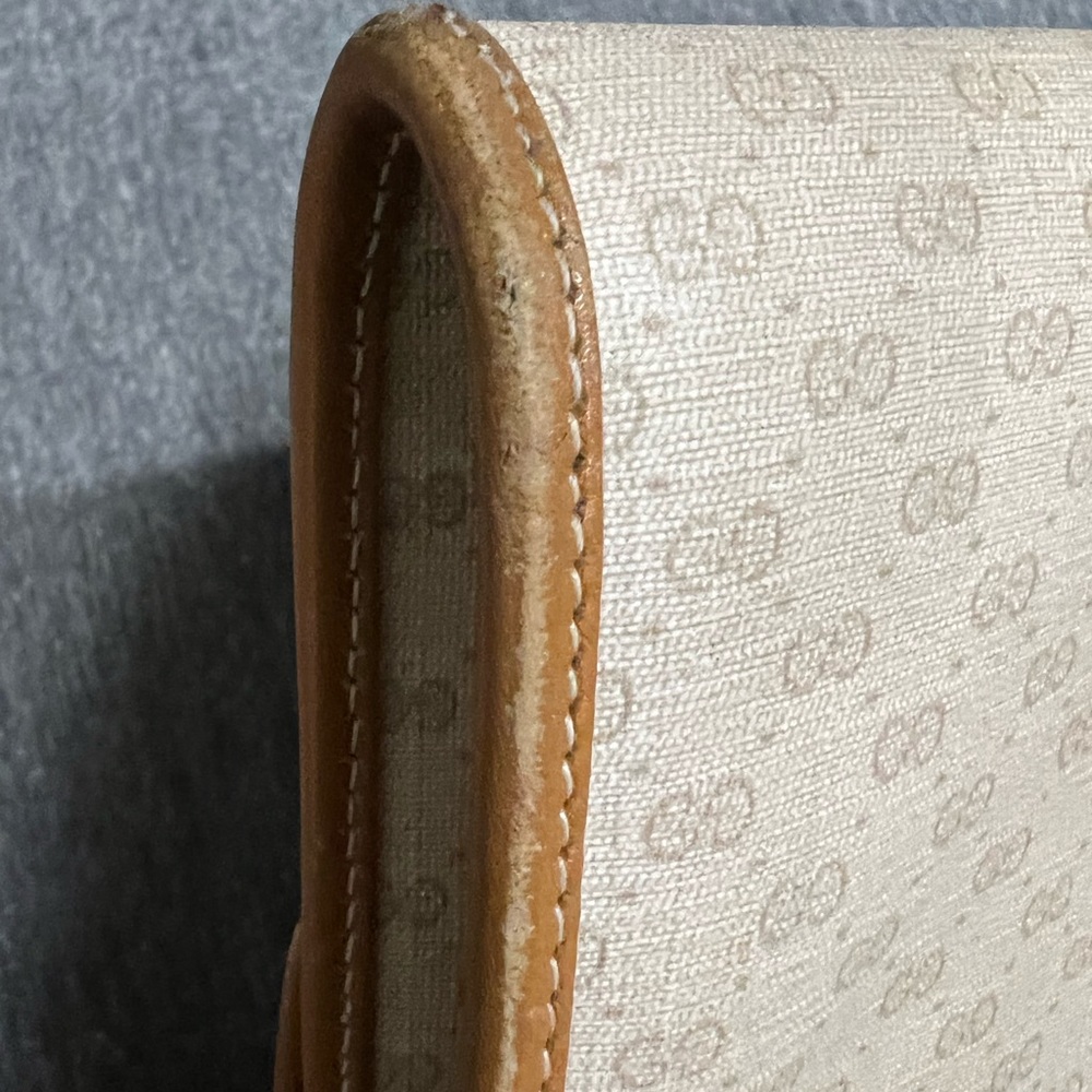 Gucci Beige Monogram Canvas Clutch with Tan Leather Trim - Picture 15 of 16